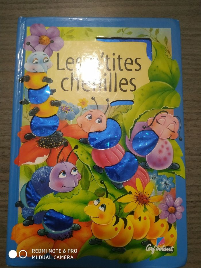 Livre à toucher les p'tites chenilles