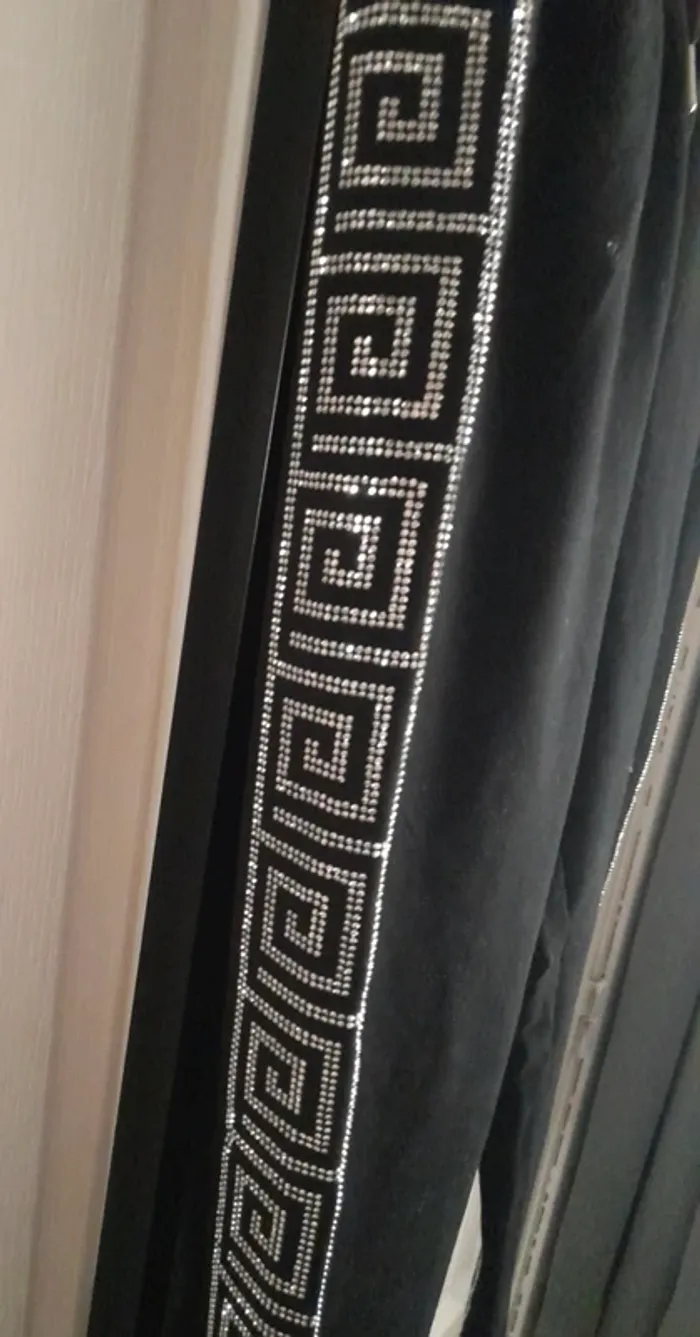 Ensemble veste et jogging noir à strass - photo numéro 3