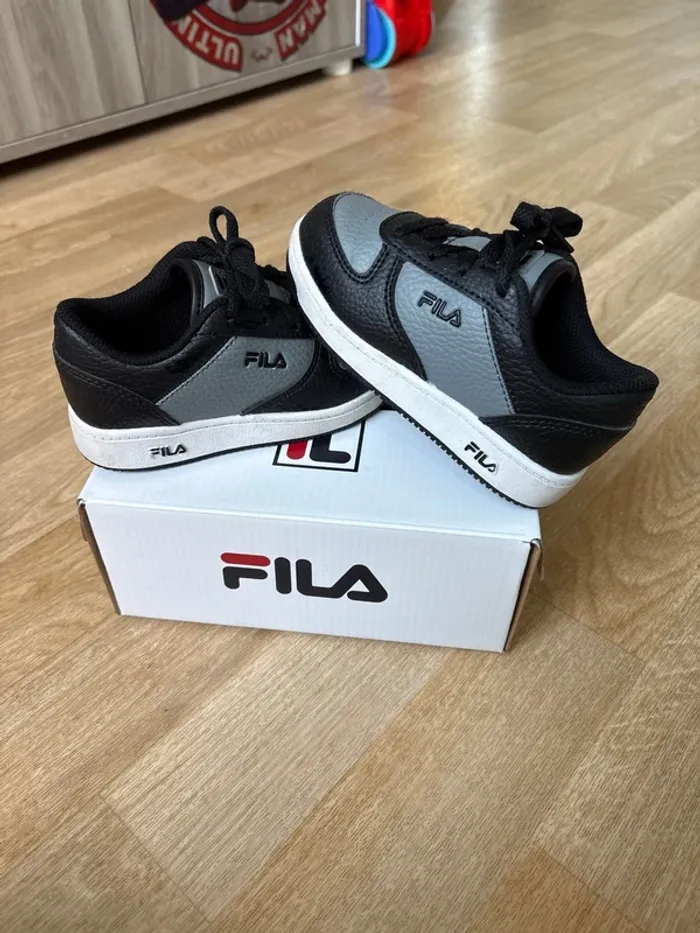 Chaussure Fila taille 26