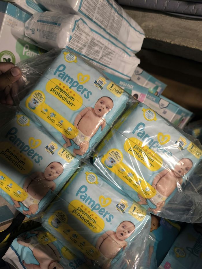 Pampers premium taille 1 : 8 paquets de 24