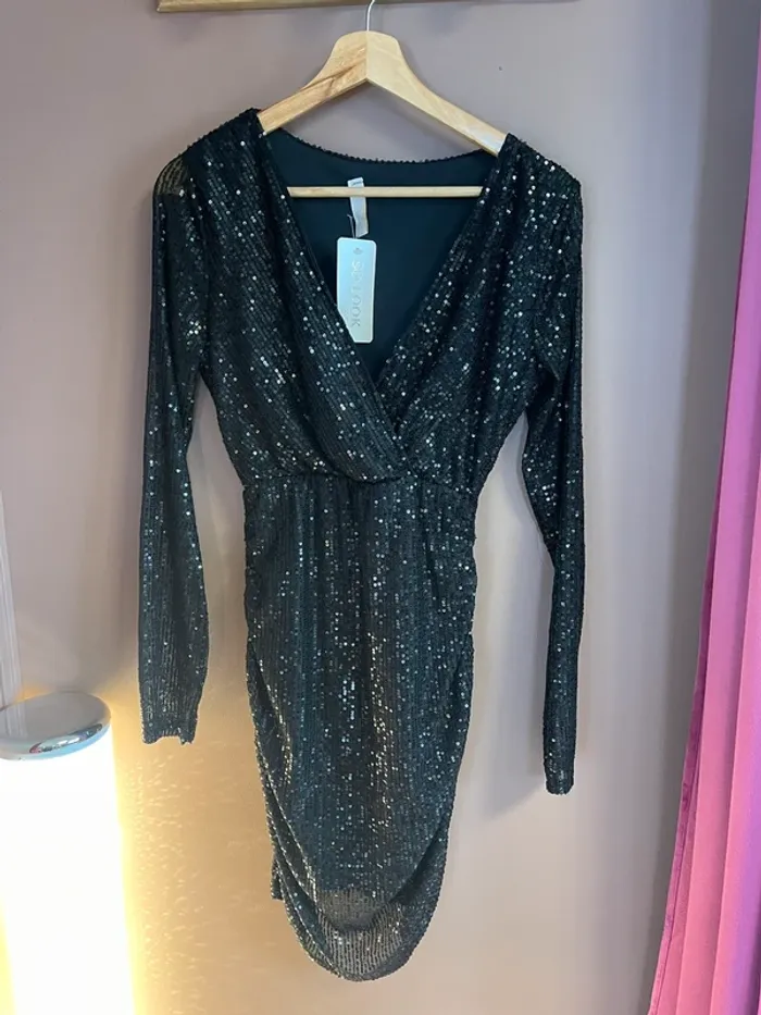 Robe noire sequins fêtes taille unique