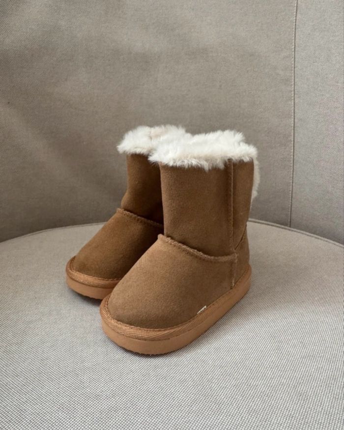 Bottines à fourrure neuves taille 21 - photo numéro 2