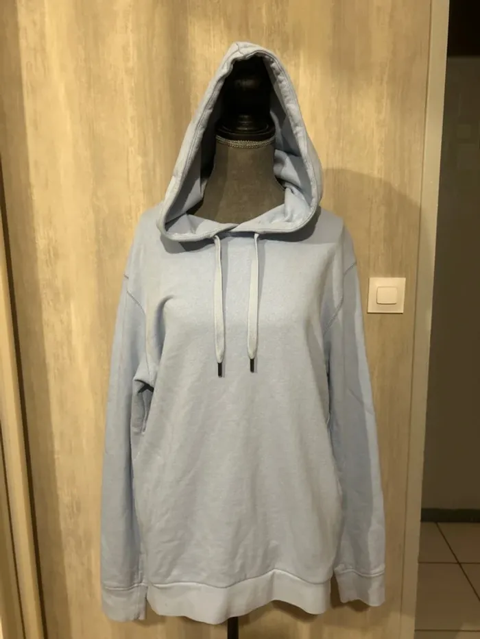 Sweat-shirt bleu pastel