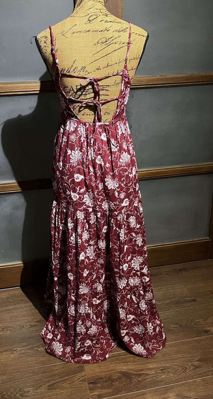 Robe longue rouge fleurie épaules dénudées (XS-34) - photo numéro 2