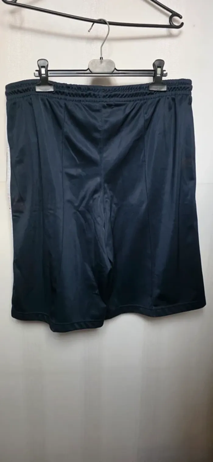 Short homme L  T4 - photo numéro 3