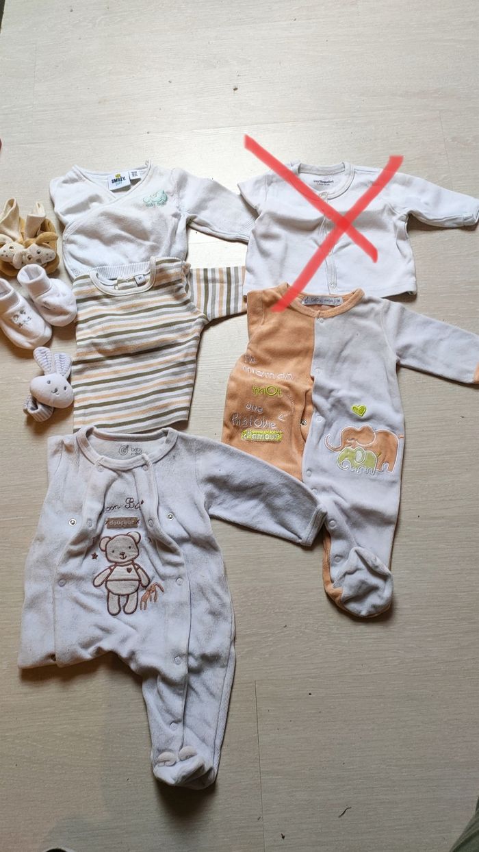 Lot vêtements un mois mixte - photo numéro 7