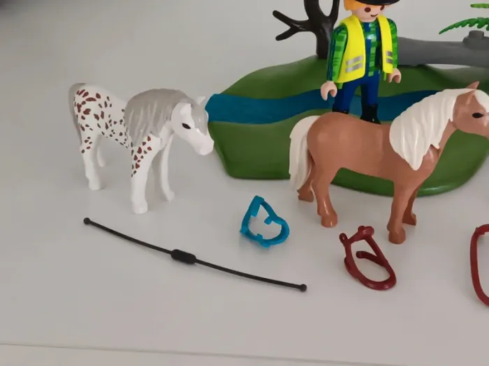 Playmobil

6947 Playmobil Cavaliers avec poneys et cheval - photo numéro 3