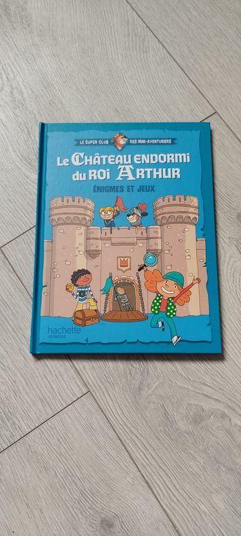 Livre le château du roi Arthur énigmes et jeux neuf 