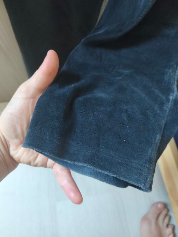 Pyjamas deux piècesCars Pyjamas deux pièces
🏁 Ensemble pyjama / tenue détente Cars – 4/5 ans 🏁 - photo numéro 10