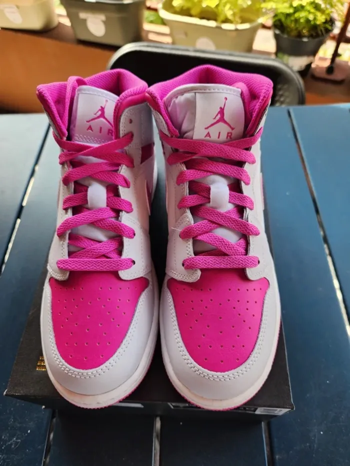 Nike air jordan 1 Mid Taille 38 femme Neuves blanc fuchsia - photo numéro 4