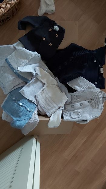 Gilet , pantalon, hauts