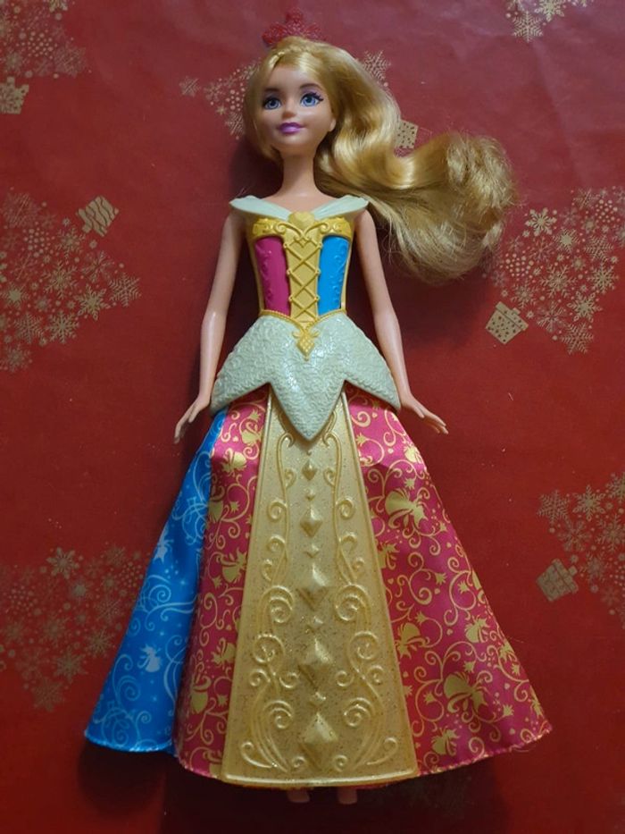 Poupée Princesse Disney : Aurore et sa robe enchantée Mattel - photo numéro 2