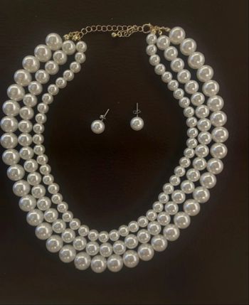 Collier perle et ses boucles d’oreilles 