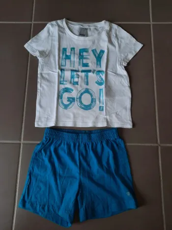 T-shirt + short Domyos 4ans neuf