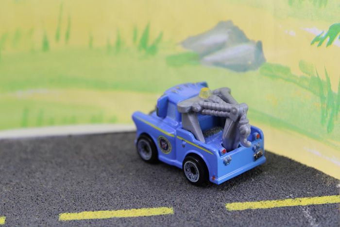 Disney Pixar cars min racer Martin version président - photo numéro 3