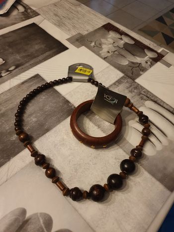 ensemble collier et bracelet en bois