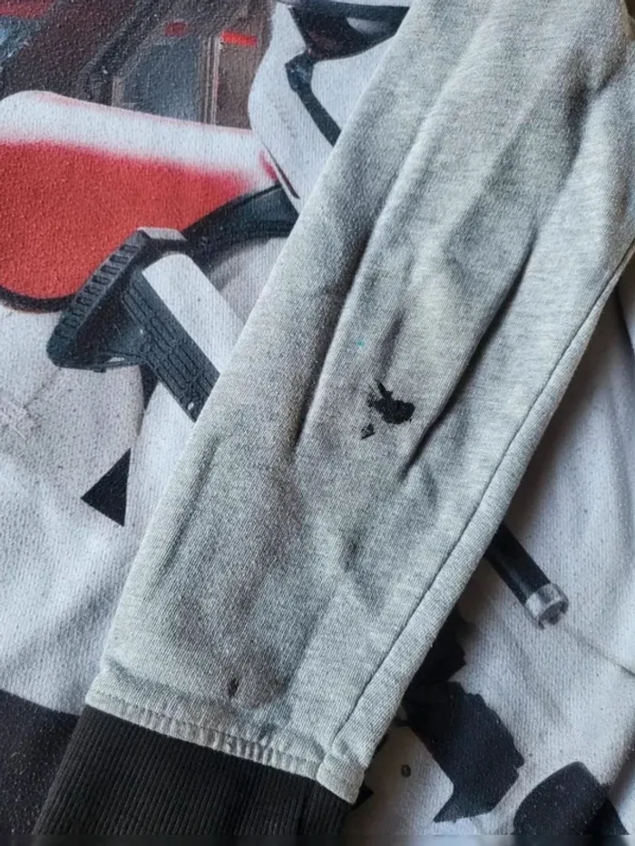 Pull Starwars taille 11/12 ans Offert si lot - photo numéro 2