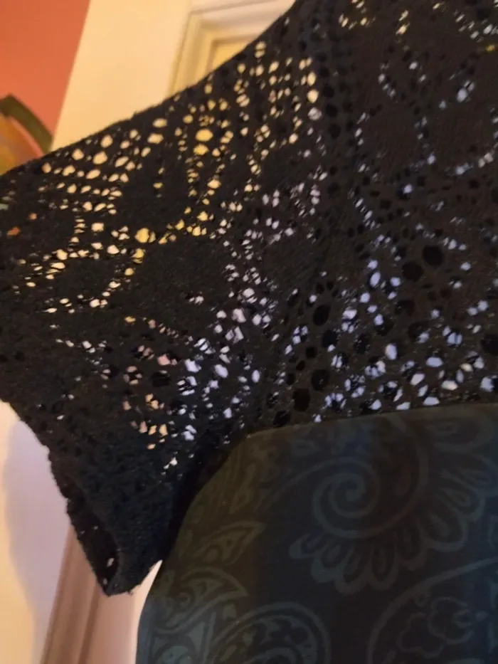 Robe Desigual noire avec fleurs roses et dentelle sur le haut taille 36 - photo numéro 5