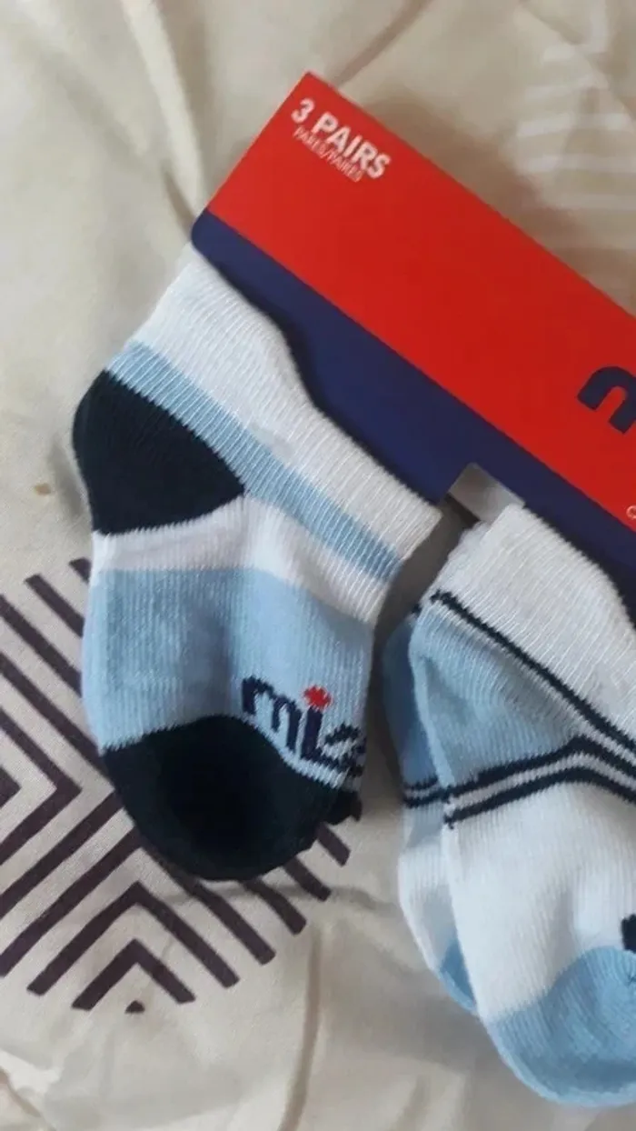 Chaussettes toutes neuves bébé - photo numéro 4