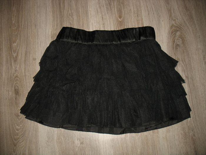 JUPE COURTE NOIRE A VOLANTS "H&M" - TAILLE 36 - n°02 - photo numéro 4