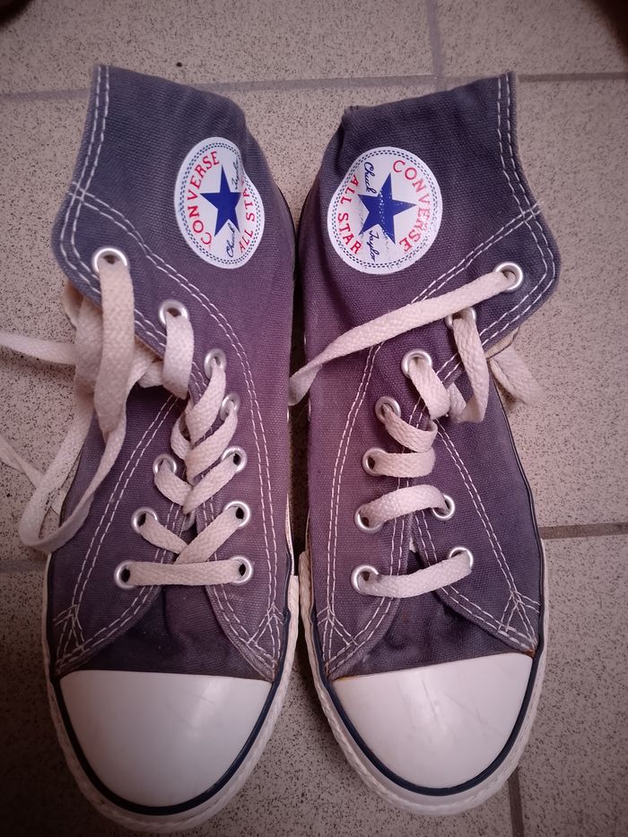 Paire de baskets Converse violette pointure 34 en très bon état. - photo numéro 2