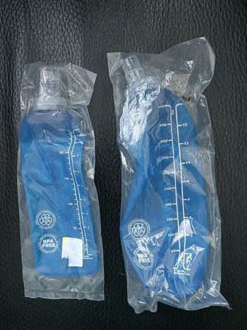 2 gourdes running (1 de 250 ml et l'autre de 500 ml)