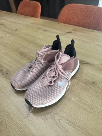 Basket Nike air rose taille 40