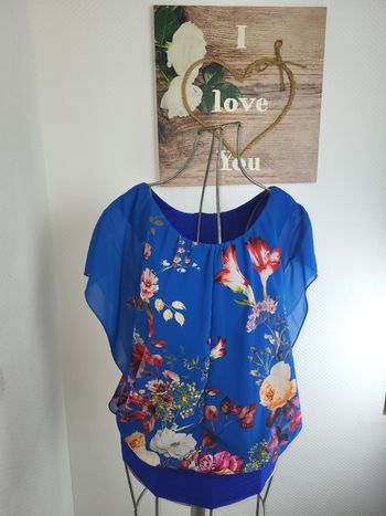 Top fluide bleu a fleur  manche voile taille 34/36