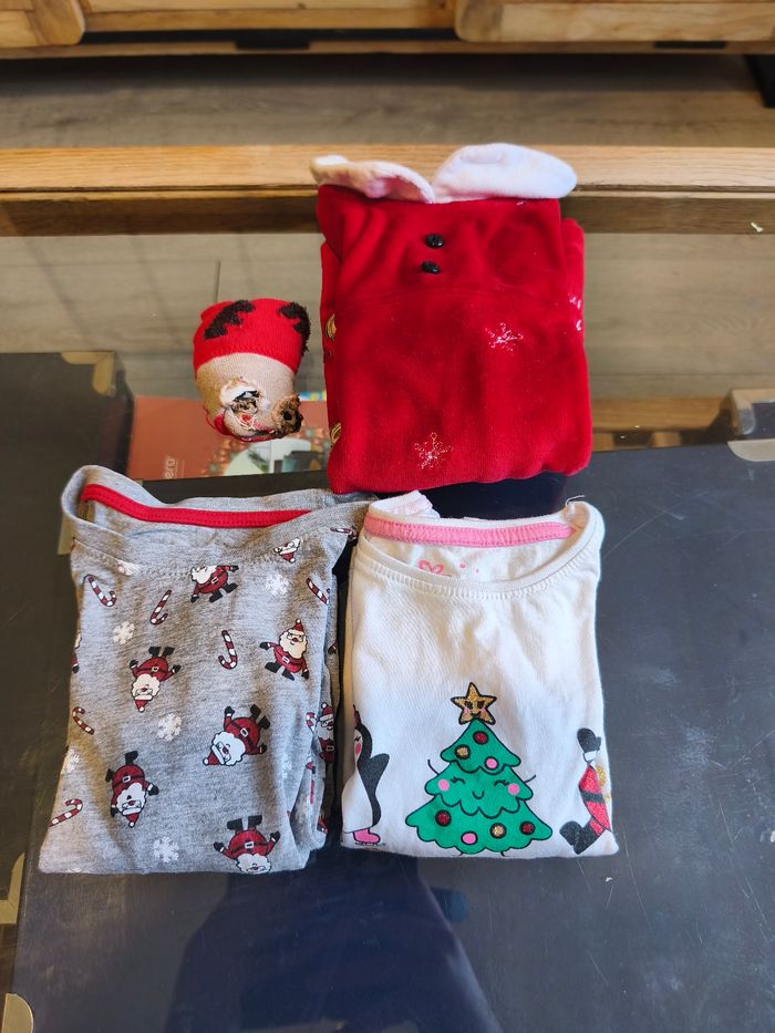 Lot vêtements de Noël 18/24 mois - photo numéro 2