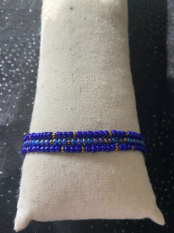 Bracelets bleus foncés