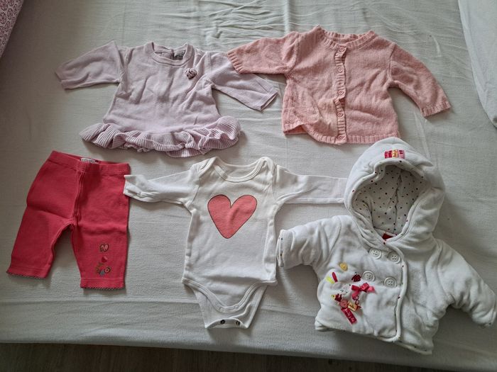 Lot vêtements fille 1 mois