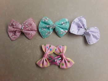 Petits noeuds barrettes TBE