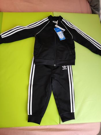 Ensemble adidas taille 1 an neuf