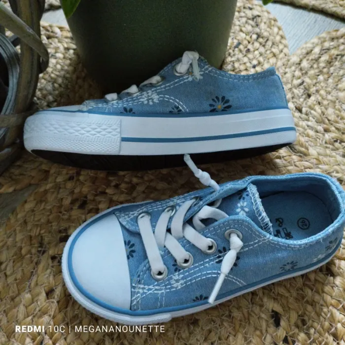 🌸👟 Baskets effet jean fleuri – Pointure 26 – Très bon état – Ouverture magique - photo numéro 6