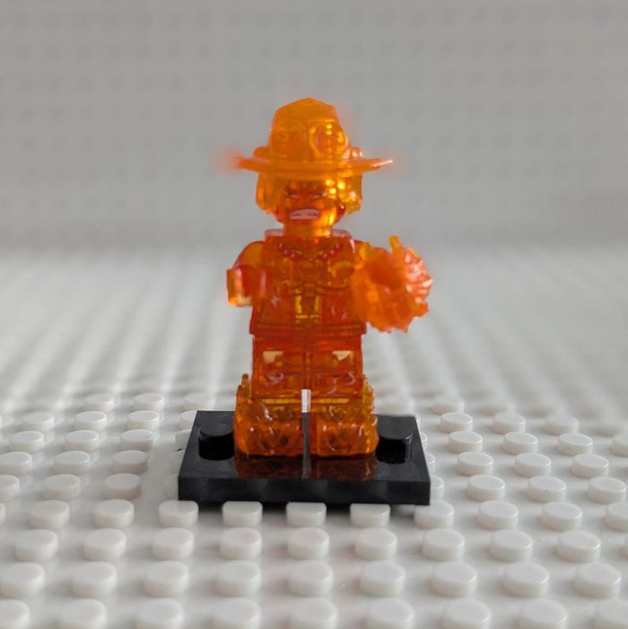 Figurine One Piece : Ace en flammes, style lego