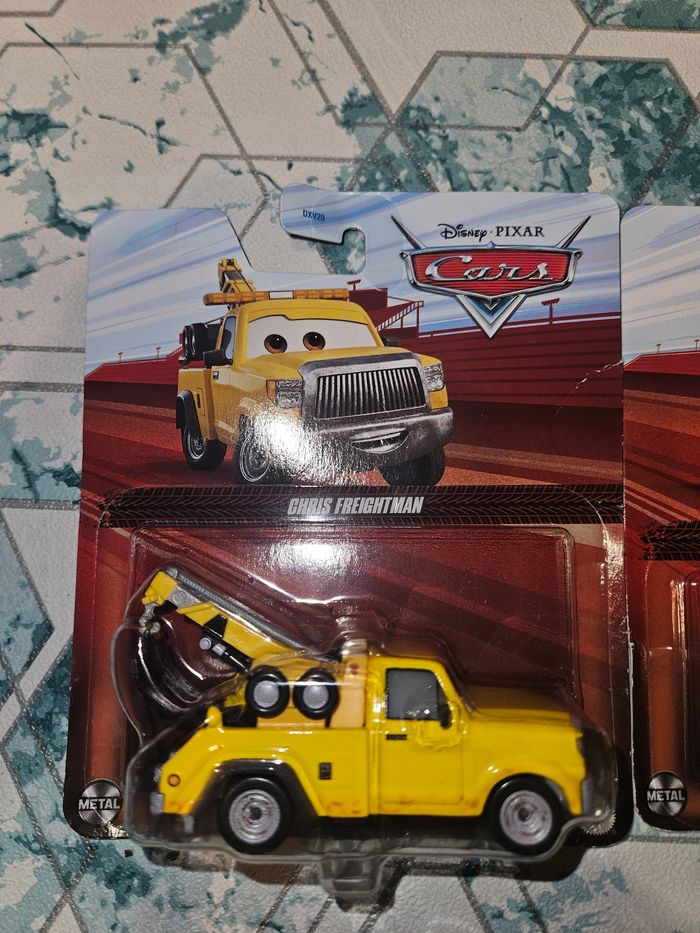 2 voitures cars Mattel neuves rare série spéciale