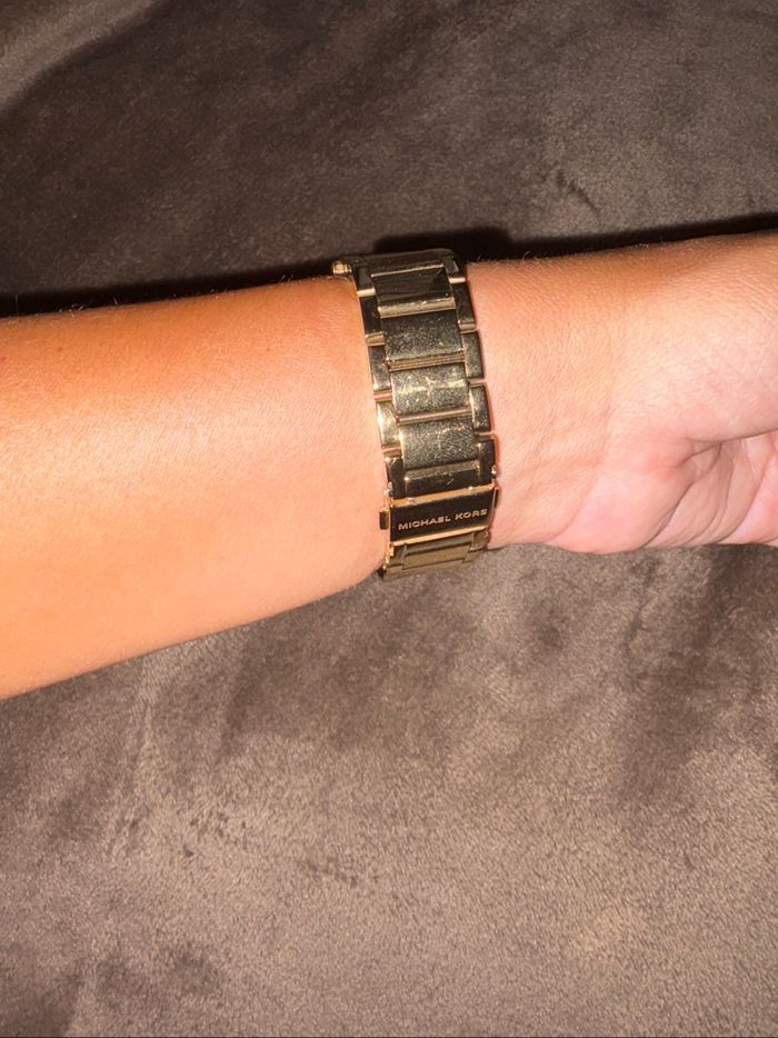 Montre Michael Kors doré en bon état - photo numéro 9
