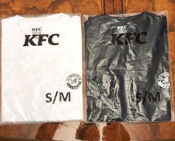 Lot Neuf et Scellé T-shirts collectors tres rares taille S/M Tanjiro + Nezuko Demon Slayer x KFC