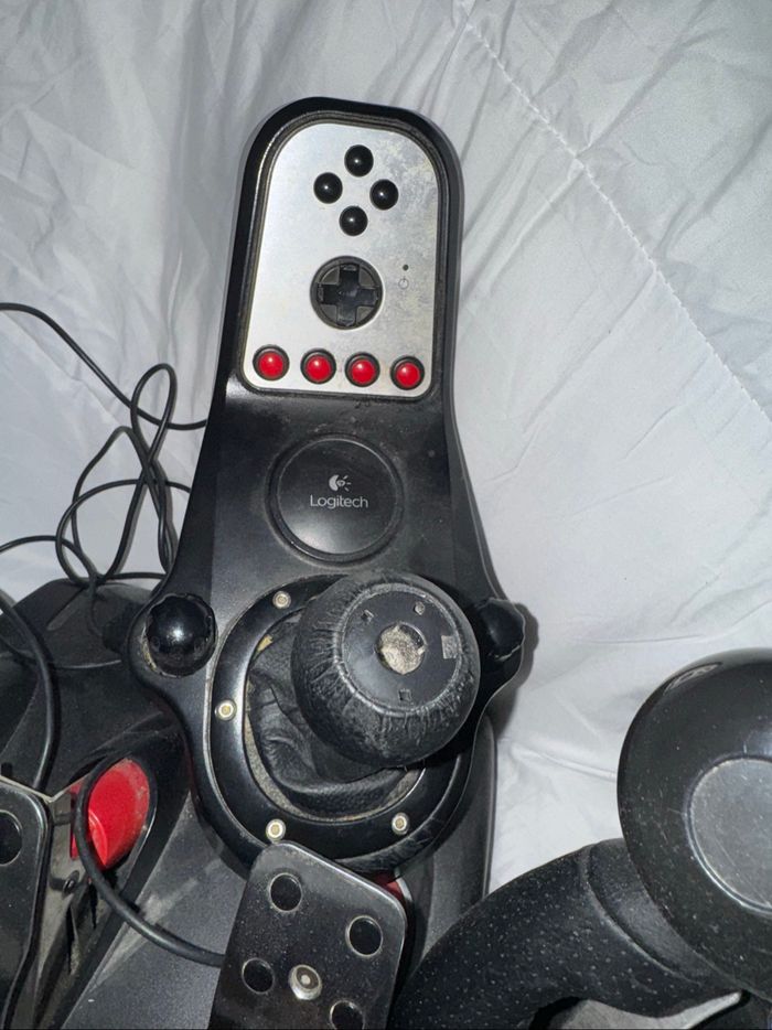 Logitech G27 - photo numéro 3