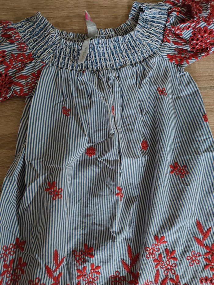 Robe broderies - photo numéro 2