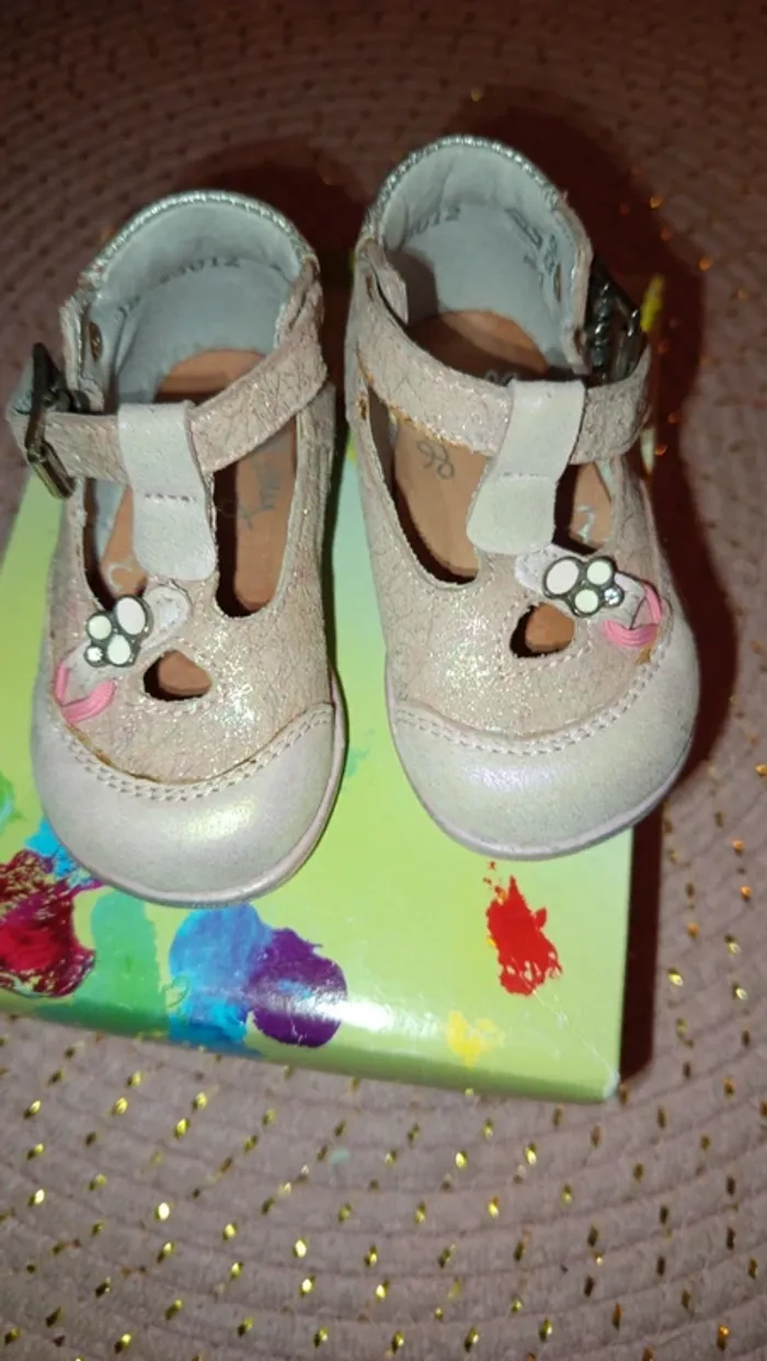 Chaussures neuves fille taille 18
