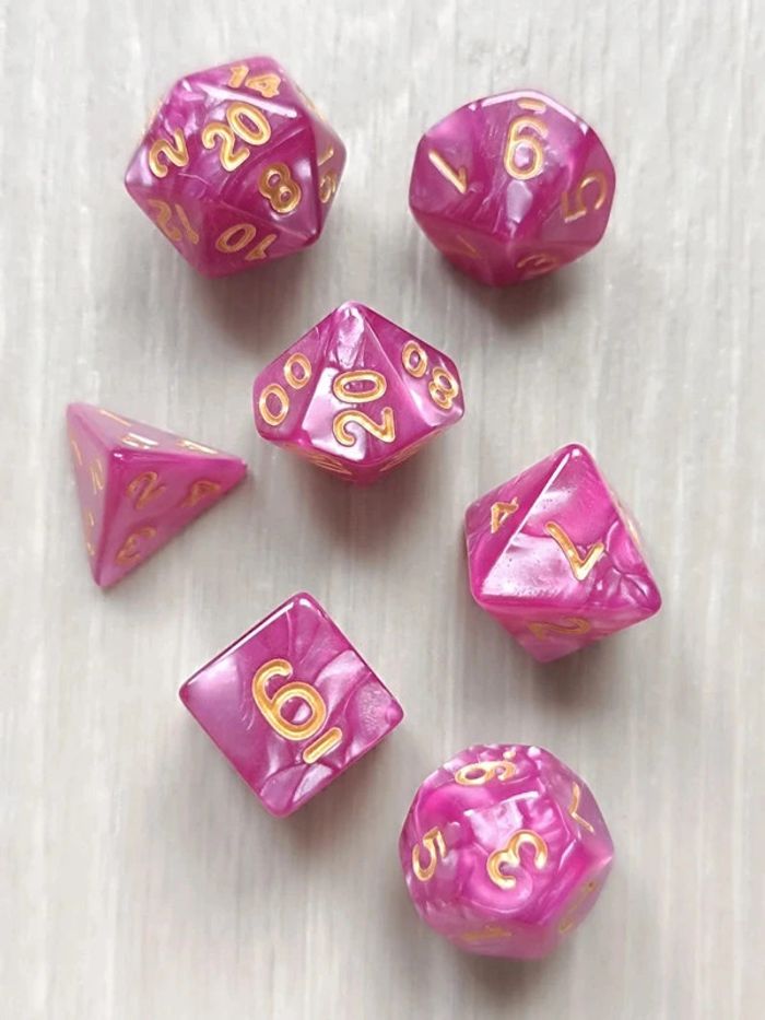 Lot de 7 dés violet irisé originaux pour activités - photo numéro 2