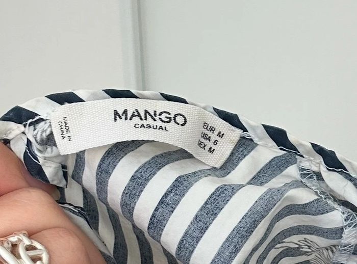 Top court rayé bleu et blanc avec des cigognes - taille M - Mango - très bon état - photo numéro 4
