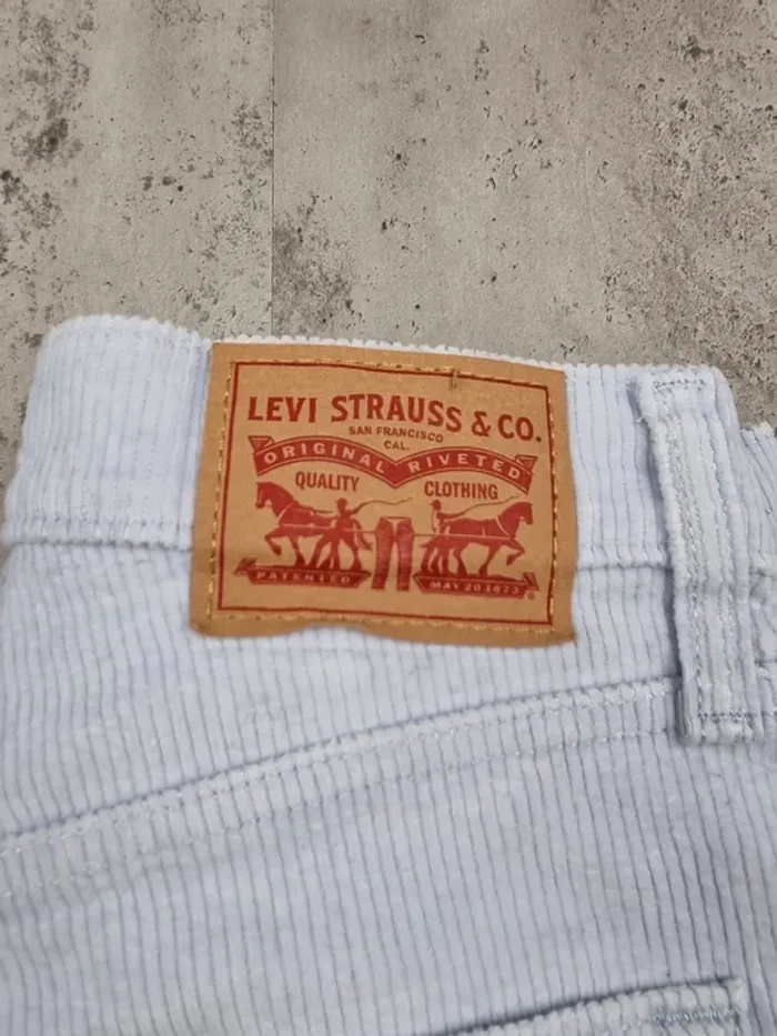 Jean Levi’s Mom High Waisted en velours – Bleu ciel – Taille 34 Femme - photo numéro 9