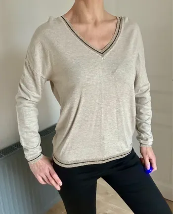 Pull beige col V avec liseré Les Petites Bombes (LPB)taille 36 - 38
