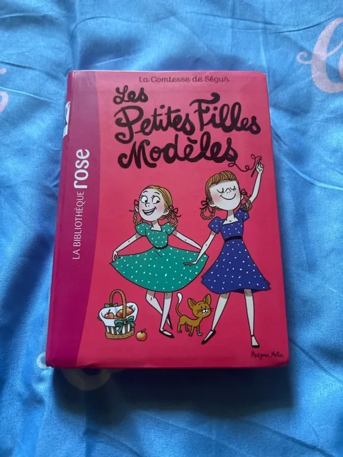 Les petites filles modèles