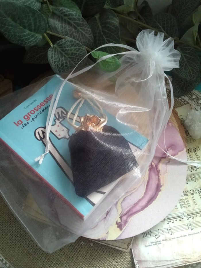 Joli collier sautoir BoLa + livre la grossesse - photo numéro 9