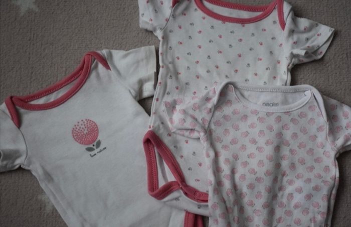 🌸 Lot de 3 Bodies okaidi T 1 mois - photo numéro 2