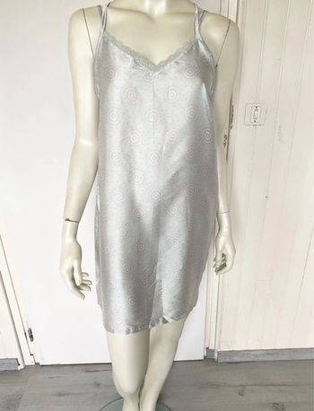 Nuisette satinée – Imprimé mandala pastel – Taille 38/M – Excellent état