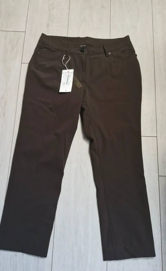 Pantalon marron neuf taille 40